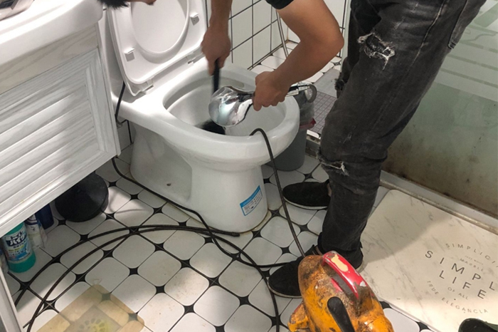 城步马桶堵塞自己疏通还是找师傅?专业上门服务让你省时更省心