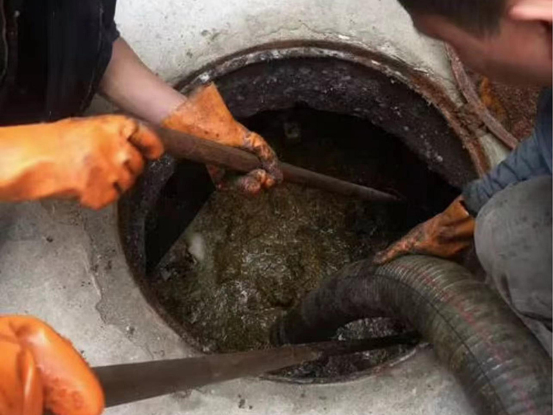 城步清理化粪池时如何避免沼气的危害?